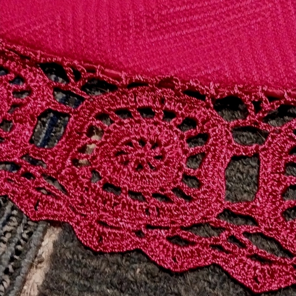 Red Christmas Tree Skirt with Lace Trim - Picture 3 of 5